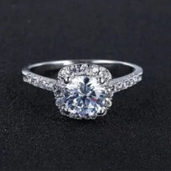 NWT NEW! Square Halo Ring 925 Sterling silver square halo with a round cubic zir - Picture 1 of 3
